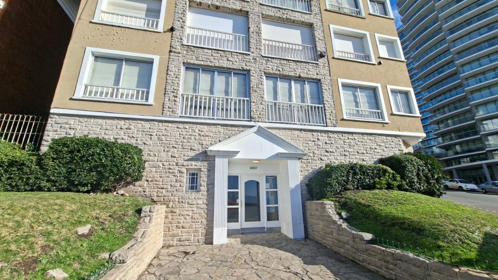 DEPARTAMENTO 3 AMBIENTES AL CONTRAFRENTE CON PATIO Y DEPENDENCIA DE SERVICIO EN PLAYA CHICA