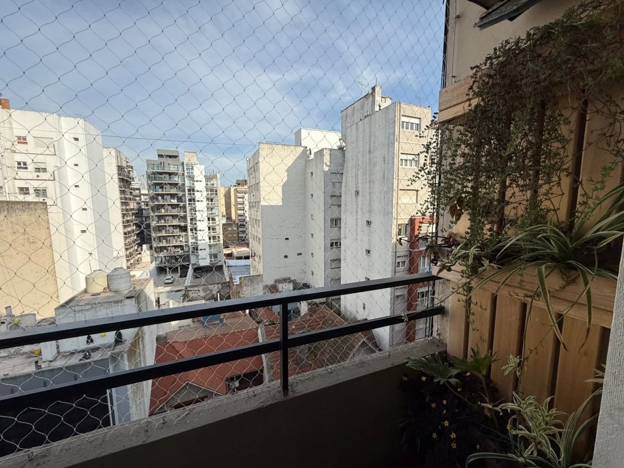 DEPARTAMENTO 1 AMBIENTE CON BALCON SALIENTE AL FRENTE EN ALDREY, A 250 MTS DE LA PLAYA