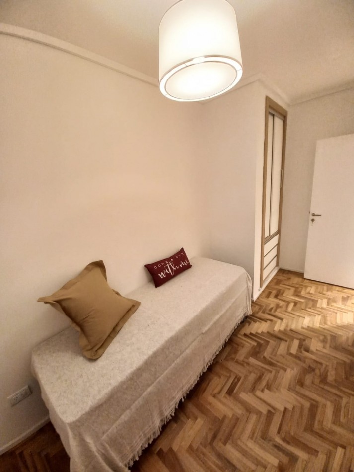 DEPARTAMENTO DE 3 AMBIENTES A LA CALLE CON BALCON SALIENTE Y VISTA A LA PEATONAL SAN MARTIN