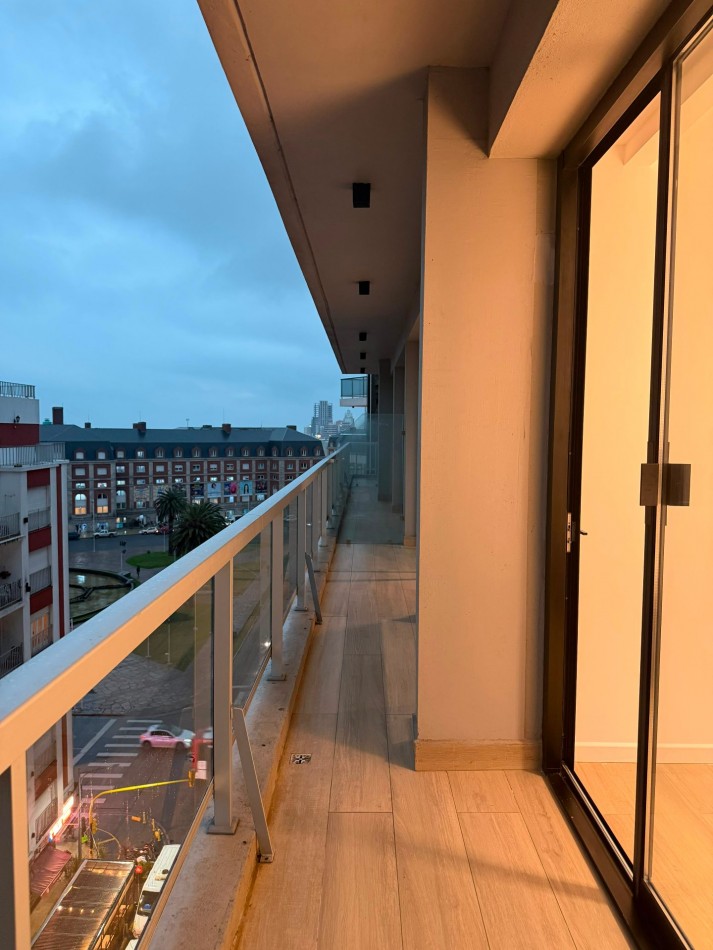 DEPARTAMENTO 2 AMB NOVECCENTO MORENO CON BALCON SALIENTE Y VISTA A PLAZA COLON