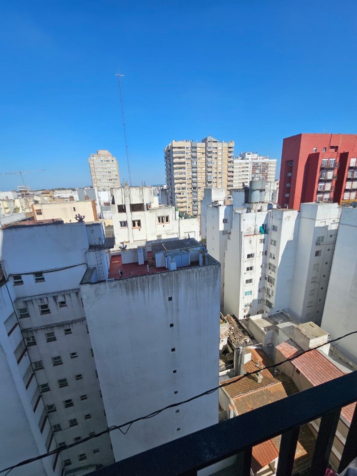 DEPARTAMENTO 2 AMB EN ESTADO ORIGINAL AL LATERAL CON VISTA A LA CIUDAD EN ALDREY