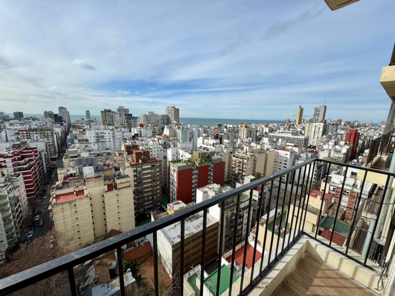 DEPARTAMENTO 1 AMB CON BALCON SALIENTE, VISTA PANORAMICA A LA CIUDAD Y AL MAR