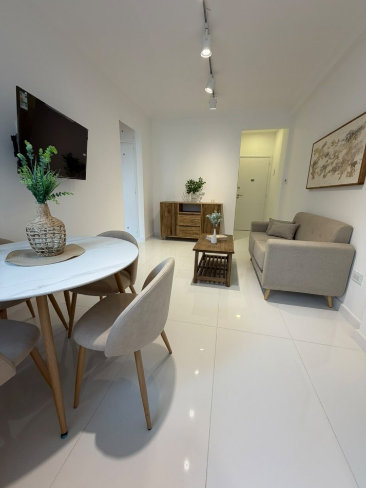 DEPARTAMENTO DE 2 AMB CON BALCON Y 2 BAÑOS - RECICLADO A NUEVO - PLAZA COLON