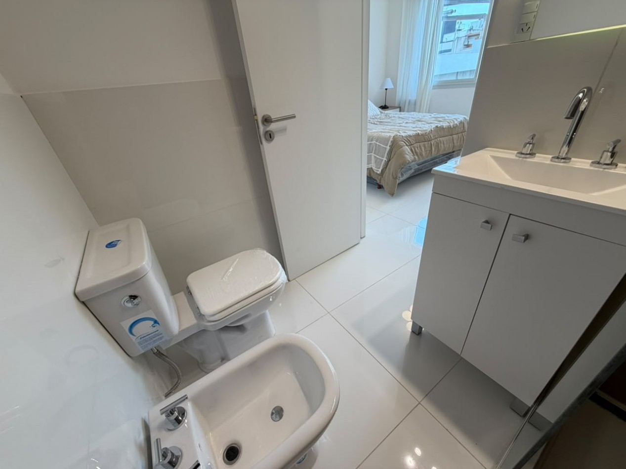 DEPARTAMENTO DE 2 AMB CON BALCON Y 2 BAÑOS - RECICLADO A NUEVO - PLAZA COLON