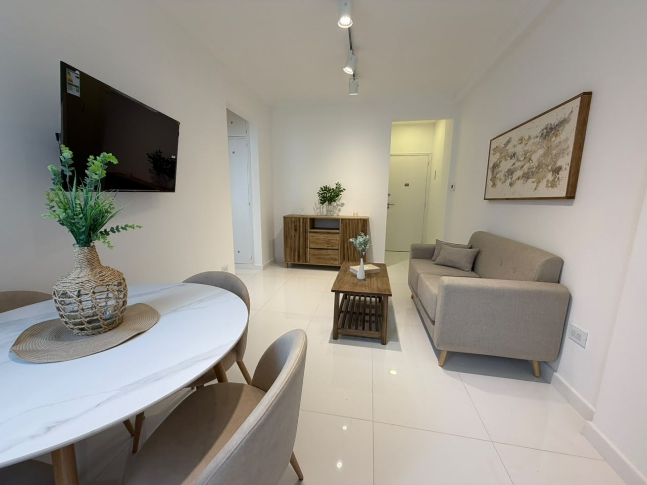 DEPARTAMENTO DE 2 AMB CON BALCON Y 2 BAÑOS - RECICLADO A NUEVO - PLAZA COLON