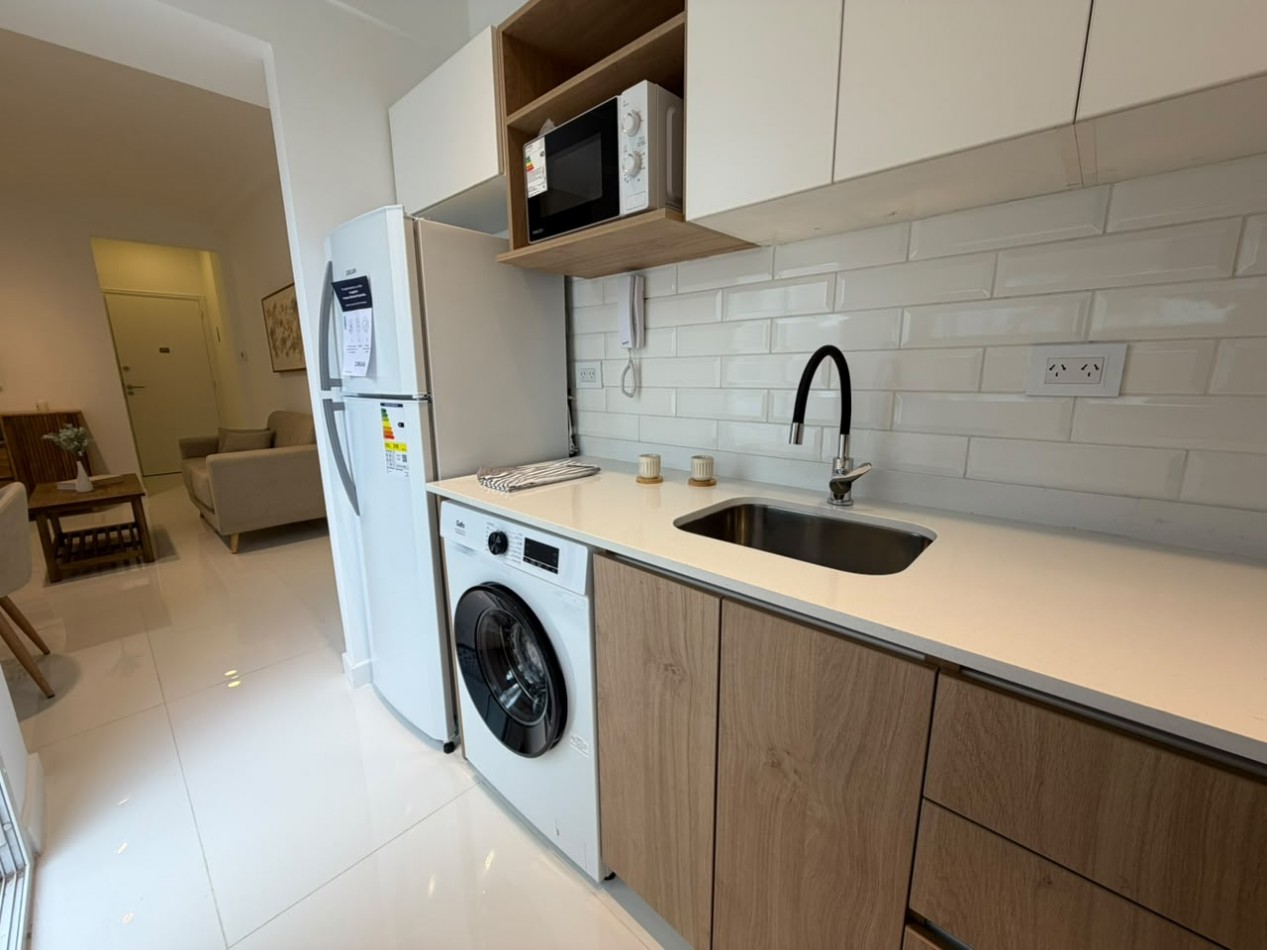 DEPARTAMENTO DE 2 AMB CON BALCON Y 2 BAÑOS - RECICLADO A NUEVO - PLAZA COLON