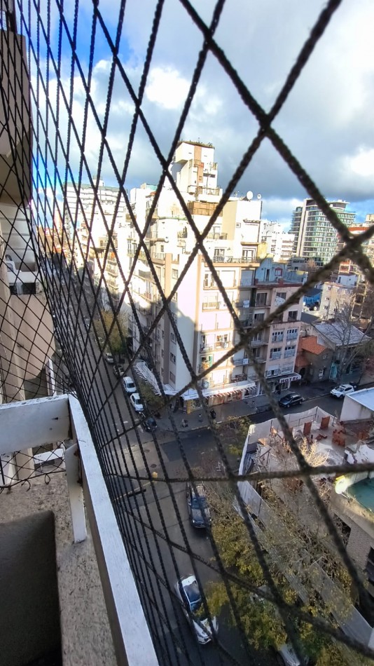DEPARTAMENTO 1 AMB CON BALCON SALIENTE A LA CALLE EN ESTADO ORIGINAL EN ALDREY, VENDE Y PERMUTA