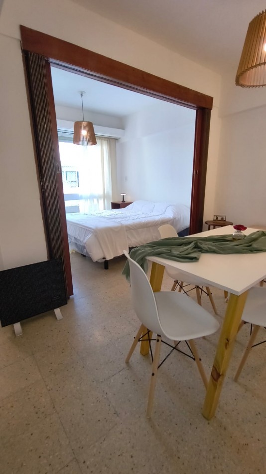 DEPARTAMENTO 1 AMB CON BALCON SALIENTE A LA CALLE EN ESTADO ORIGINAL EN ALDREY, VENDE Y PERMUTA