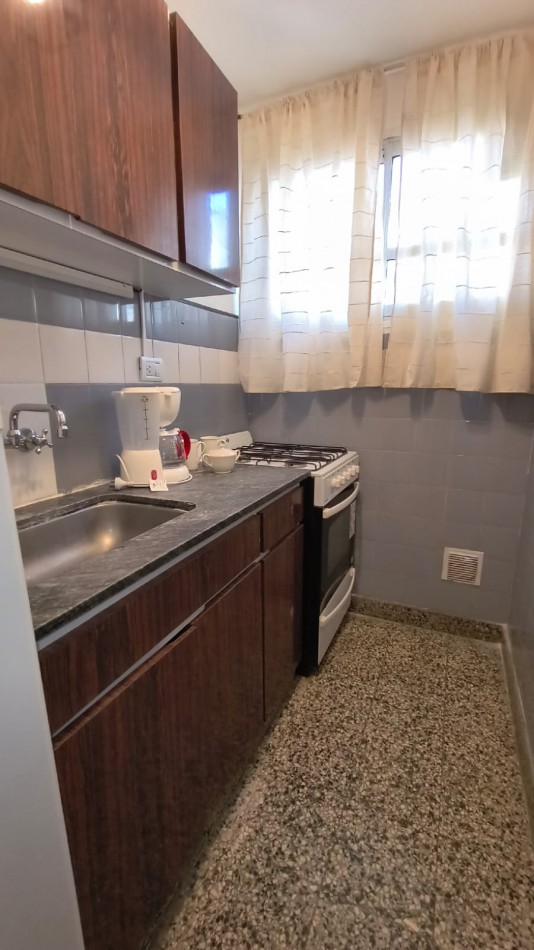DEPARTAMENTO 1 AMB CON BALCON SALIENTE A LA CALLE EN ESTADO ORIGINAL EN ALDREY, VENDE Y PERMUTA