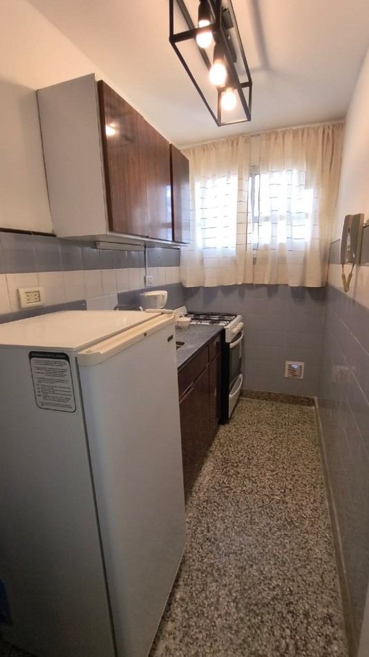 DEPARTAMENTO 1 AMB CON BALCON SALIENTE A LA CALLE EN ESTADO ORIGINAL EN ALDREY, VENDE Y PERMUTA