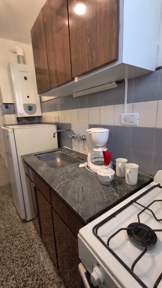 DEPARTAMENTO 1 AMB CON BALCON SALIENTE A LA CALLE EN ESTADO ORIGINAL EN ALDREY, VENDE Y PERMUTA
