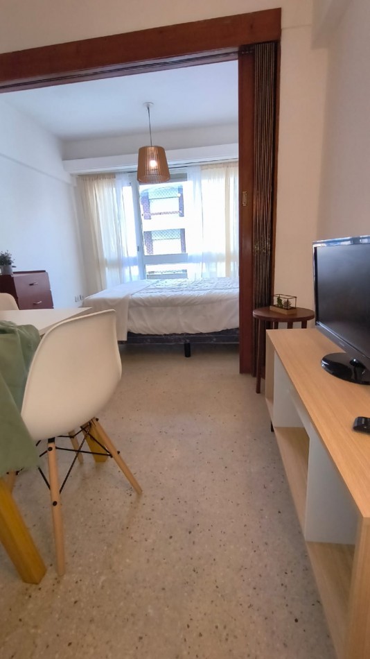 DEPARTAMENTO 1 AMB CON BALCON SALIENTE A LA CALLE EN ESTADO ORIGINAL EN ALDREY, VENDE Y PERMUTA