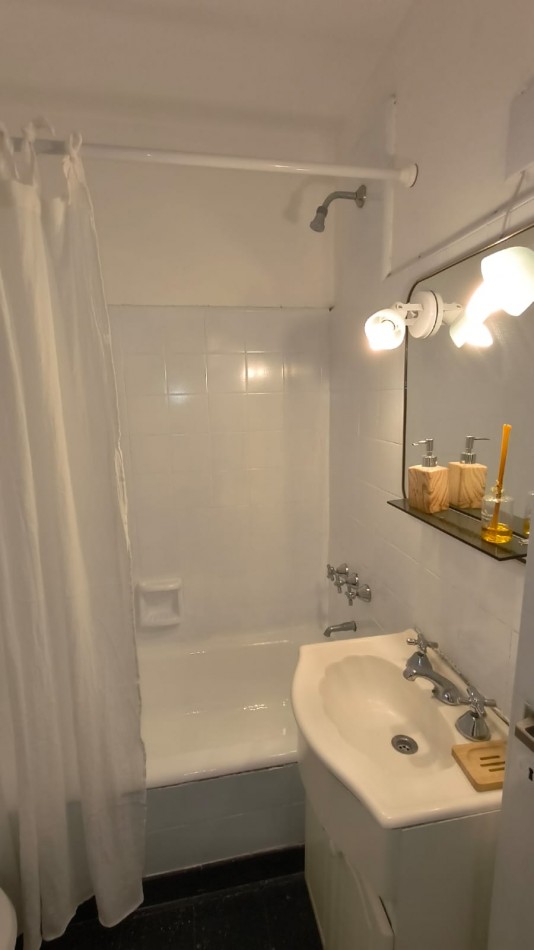 DEPARTAMENTO 1 AMB CON BALCON SALIENTE A LA CALLE EN ESTADO ORIGINAL EN ALDREY, VENDE Y PERMUTA