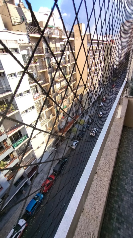 DEPARTAMENTO 1 AMB CON BALCON SALIENTE A LA CALLE EN ESTADO ORIGINAL EN ALDREY, VENDE Y PERMUTA