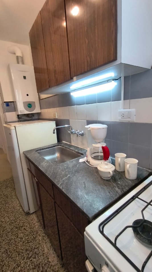 DEPARTAMENTO 1 AMB CON BALCON SALIENTE A LA CALLE EN ESTADO ORIGINAL EN ALDREY, VENDE Y PERMUTA