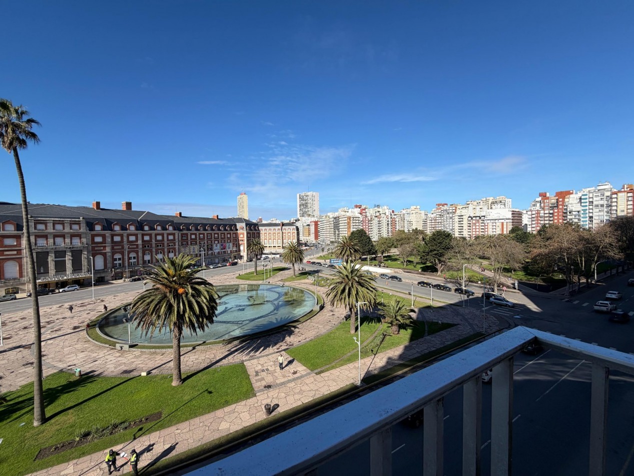DEPARTAMENTO 3 AMBIENTES A LA CALLE CON BALCON Y COCHERA, VISTA AL MAR Y A PLAZA COLON