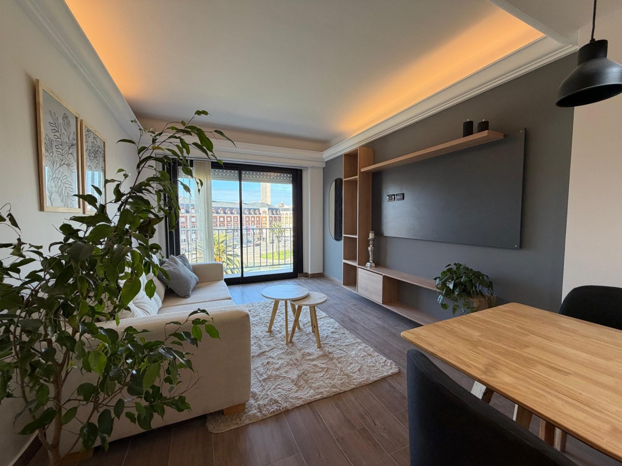 DEPARTAMENTO 3 AMBIENTES A LA CALLE CON BALCON Y COCHERA, VISTA AL MAR Y A PLAZA COLON