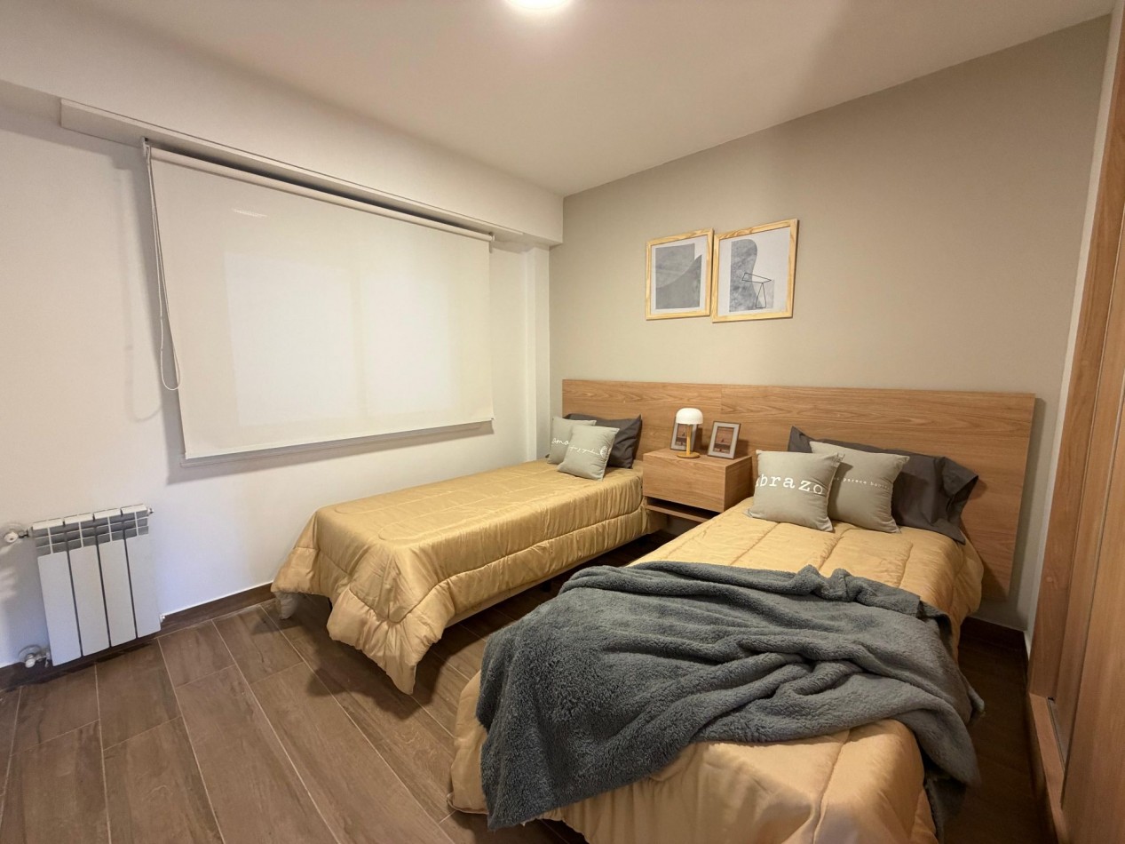 DEPARTAMENTO 3 AMBIENTES A LA CALLE CON BALCON Y COCHERA, VISTA AL MAR Y A PLAZA COLON