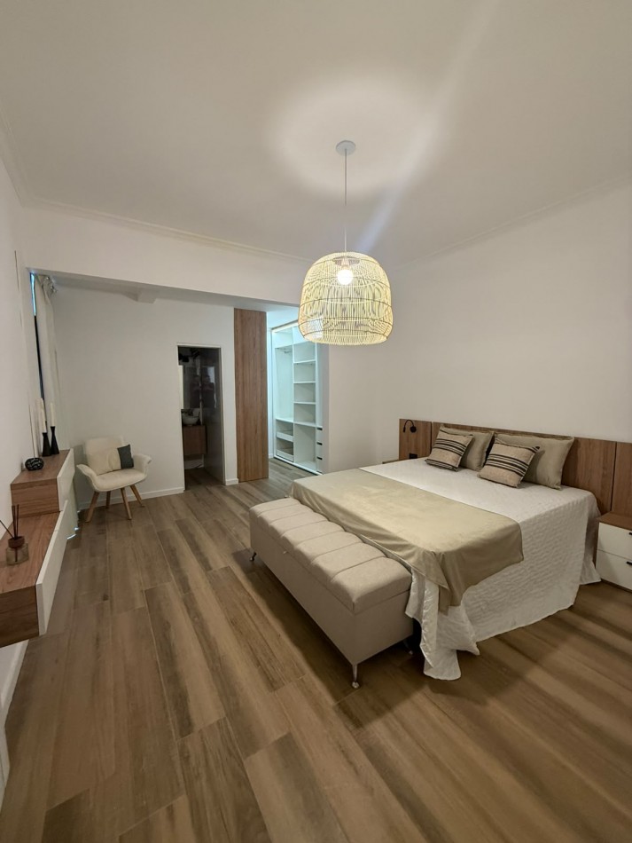 CHALET DE 4 AMBIENTES EN DOS PLANTAS CON GARAJE EN LA PERLA, A 50 METROS DE PLAZA ESPAÑA