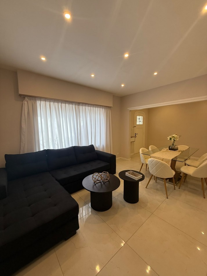 CHALET DE 4 AMBIENTES EN DOS PLANTAS CON GARAJE EN LA PERLA, A 50 METROS DE PLAZA ESPAÑA