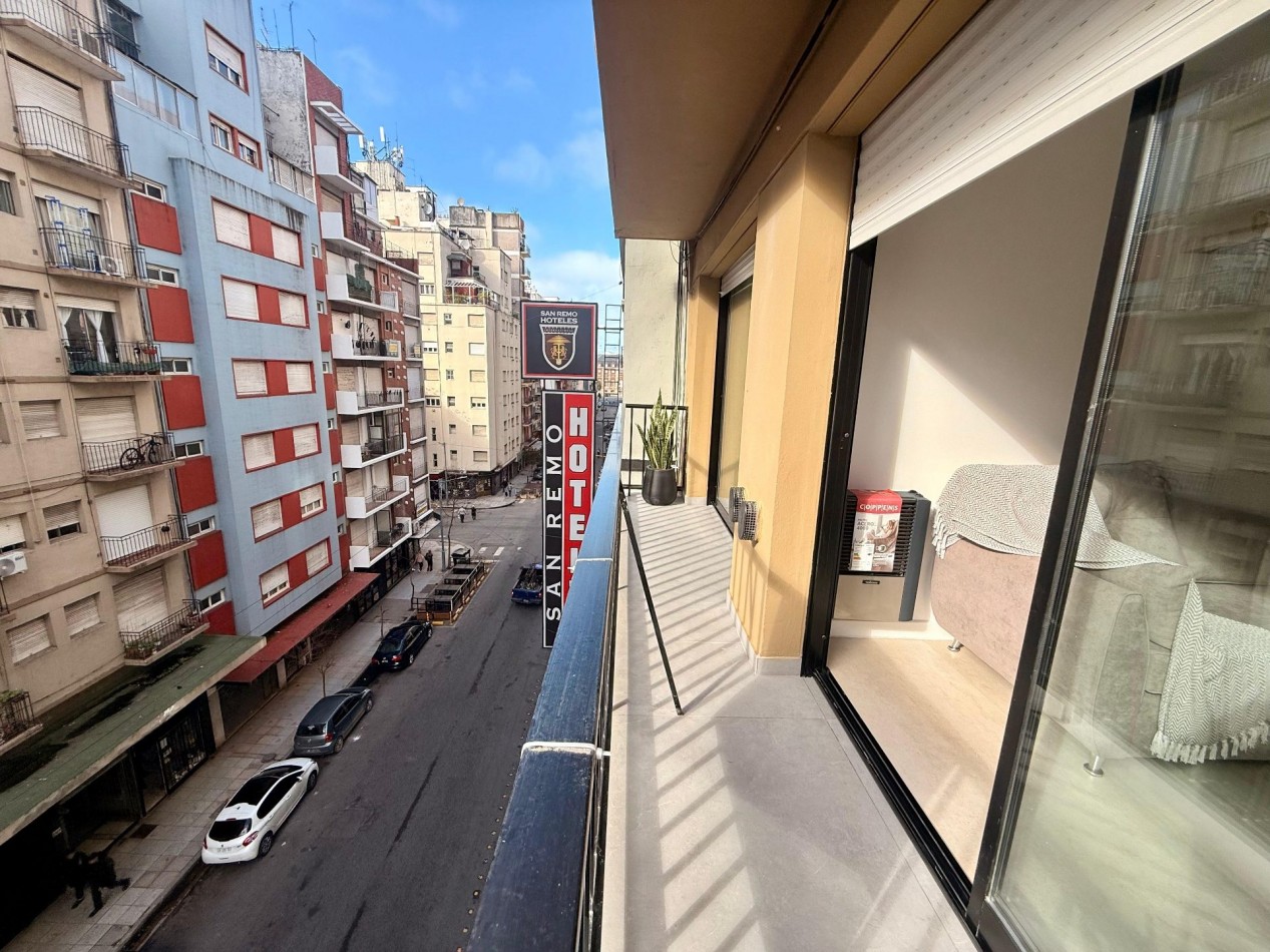 DEPARTAMENTO 2 AMBIENTES A LA CALLE CON BALCON CORRIDO A LA CALLE EN EL CENTRO