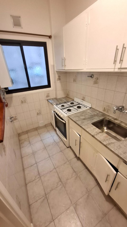 DEPARTAMENTO 2 AMBIENTES INTERNO A 150 METROS DE PLAZA COLON