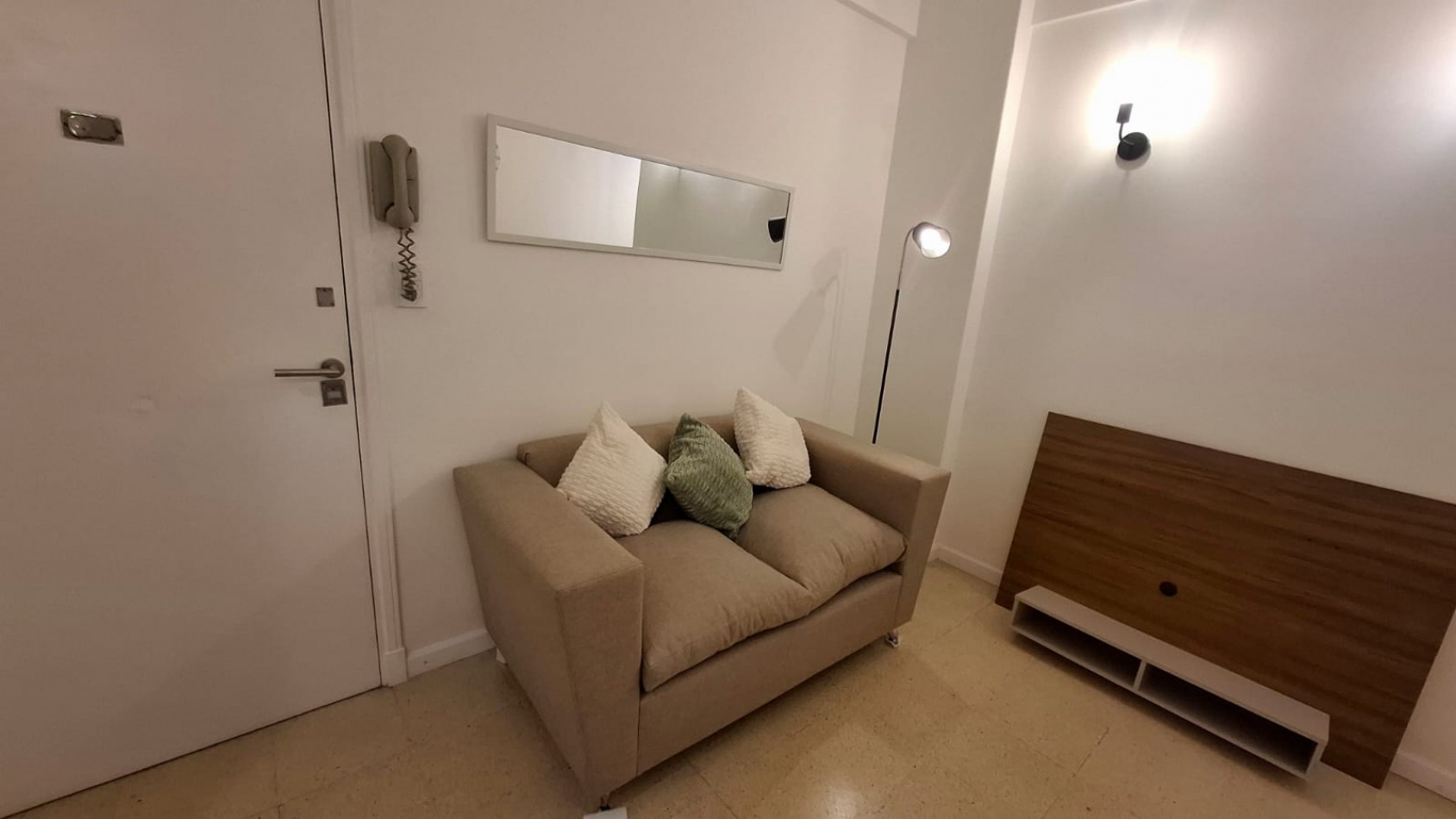 DEPARTAMENTO 2 AMBIENTES INTERNO A 150 METROS DE PLAZA COLON