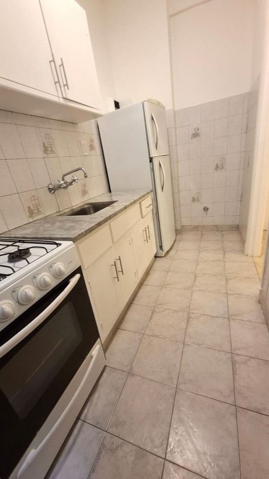 DEPARTAMENTO 2 AMBIENTES INTERNO A 150 METROS DE PLAZA COLON