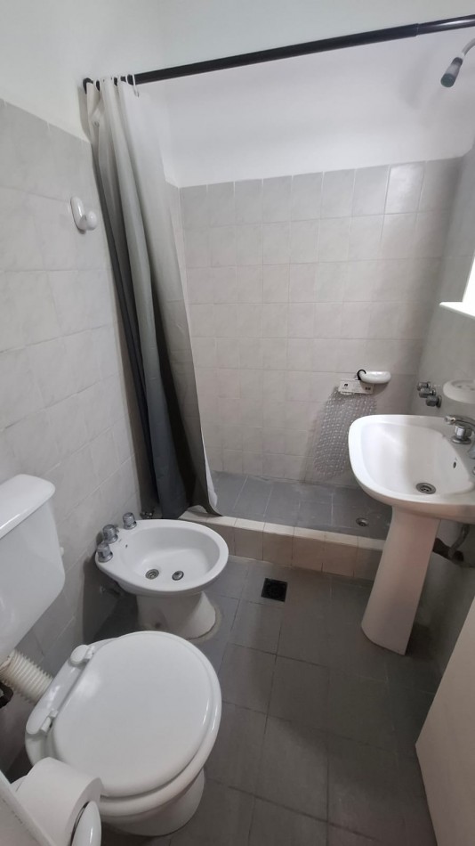DEPARTAMENTO 2 AMBIENTES INTERNO A 150 METROS DE PLAZA COLON