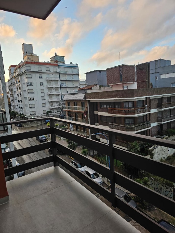 DEPARTAMENTO 2 AMBIENTES CON DOS BALCONES Y VISTA AL MAR EN PUNTA IGLESIA