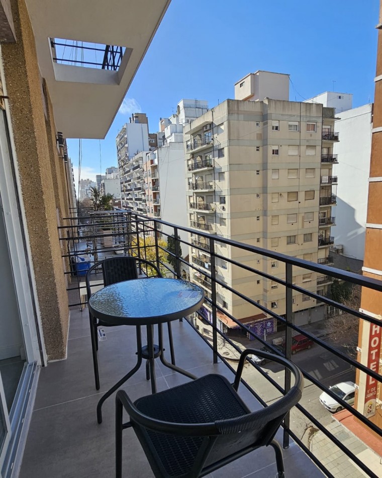 DEPARTAMENTO 3 AMBIENTES AL FRENTE CON BALCON SALIENTE EN PLAZA MITRE