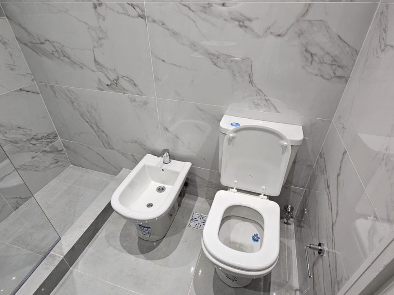 DEPARTAMENTO 3 AMBIENTES AL FRENTE CON BALCON SALIENTE EN PLAZA MITRE