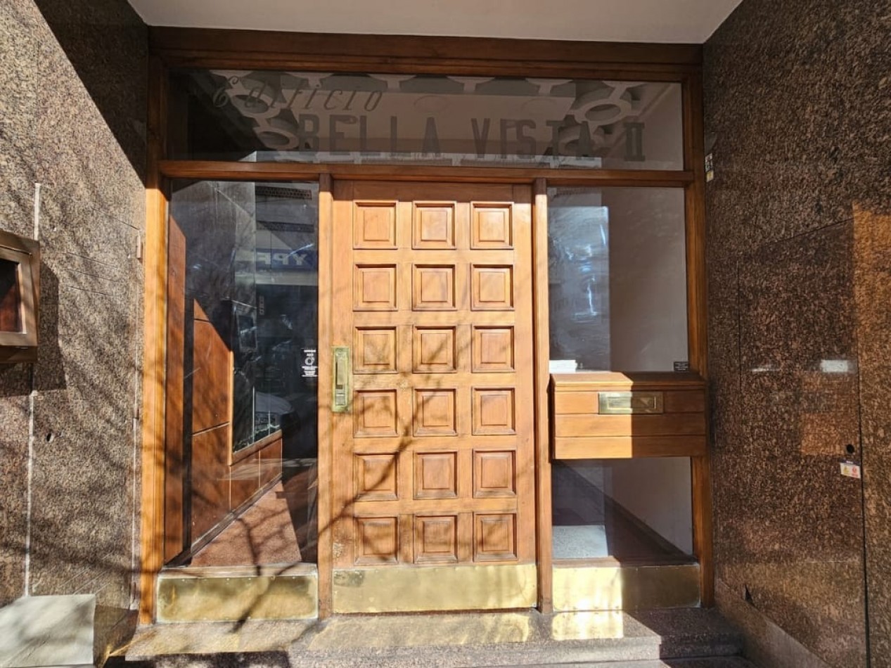 DEPARTAMENTO 3 AMBIENTES AL FRENTE CON BALCON SALIENTE EN PLAZA MITRE
