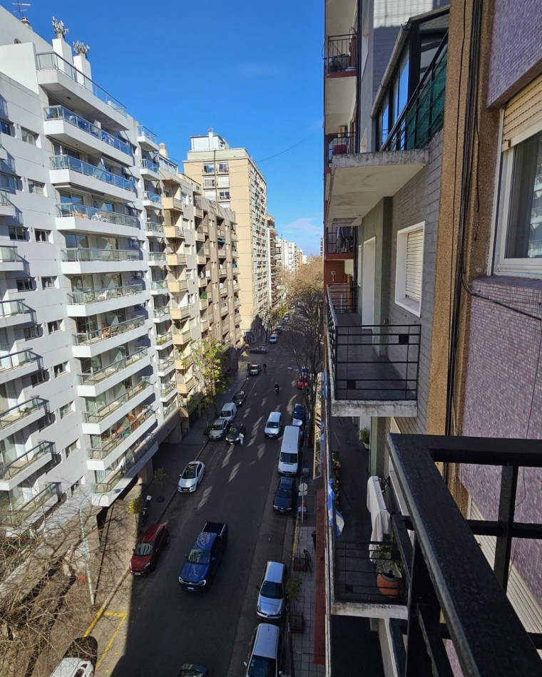 DEPARTAMENTO 3 AMBIENTES AL FRENTE CON BALCON SALIENTE EN PLAZA MITRE