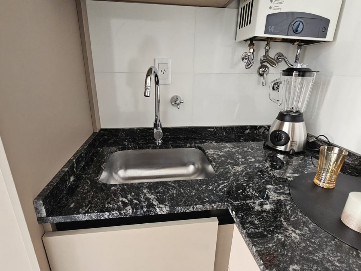 DEPARTAMENTO 3 AMBIENTES AL FRENTE CON BALCON SALIENTE EN PLAZA MITRE