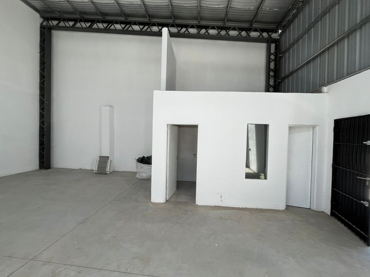 GALPON INDUSTRIAL EN ESQUINA DE 232M2 EN VENTA - MAR DEL PLATA