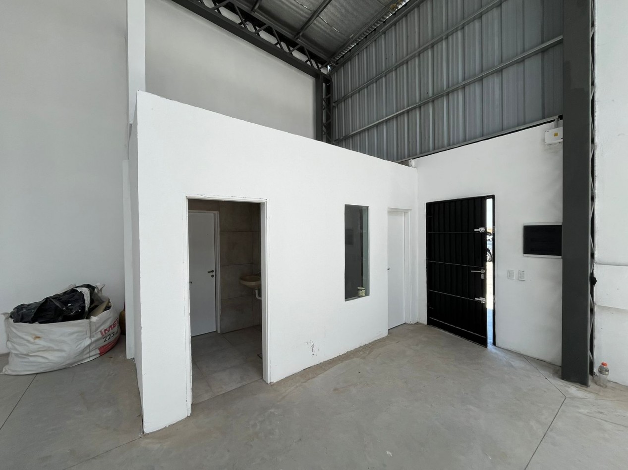 GALPON INDUSTRIAL EN ESQUINA DE 232M2 EN VENTA - MAR DEL PLATA