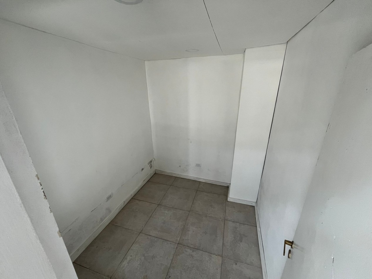 GALPON INDUSTRIAL EN ESQUINA DE 232M2 EN VENTA - MAR DEL PLATA