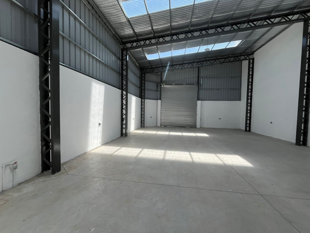 GALPON INDUSTRIAL EN ESQUINA DE 232M2 EN VENTA - MAR DEL PLATA