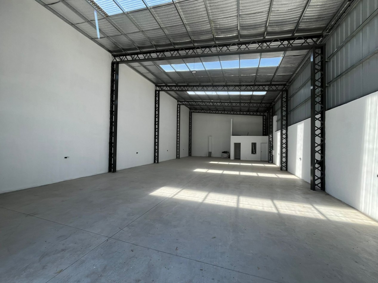 GALPON INDUSTRIAL EN ESQUINA DE 232M2 EN VENTA - MAR DEL PLATA