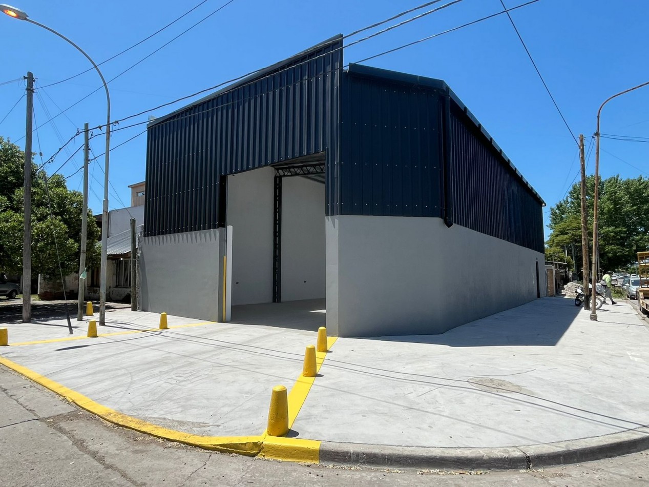 GALPON INDUSTRIAL EN ESQUINA DE 232M2 EN VENTA - MAR DEL PLATA