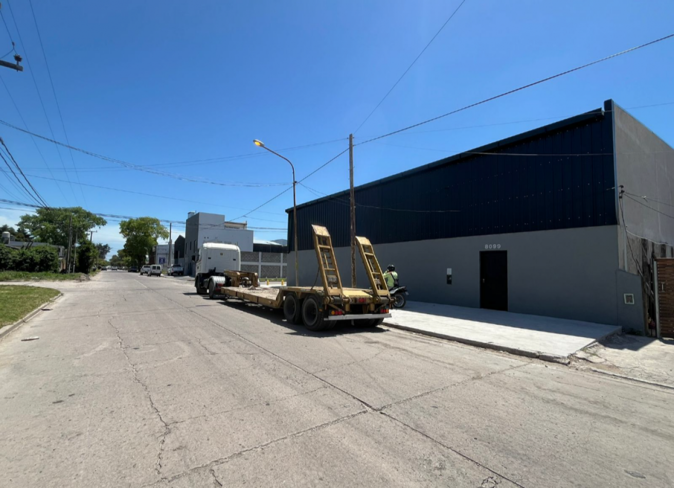 GALPON INDUSTRIAL EN ESQUINA DE 232M2 EN VENTA - MAR DEL PLATA