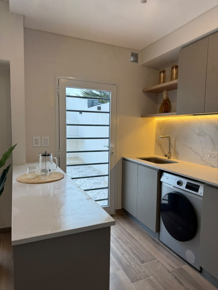 DUPLEX 4 AMB CON COCHERA Y PATIO EN PARQUE LURO - APTO CREDITO