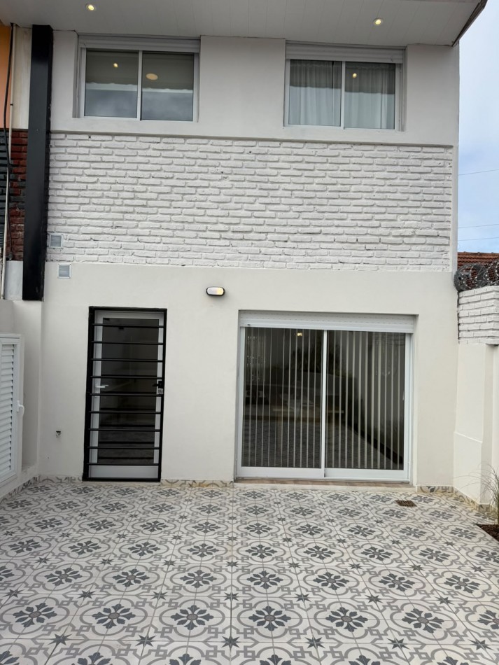 DUPLEX 4 AMB CON COCHERA Y PATIO EN PARQUE LURO - APTO CREDITO