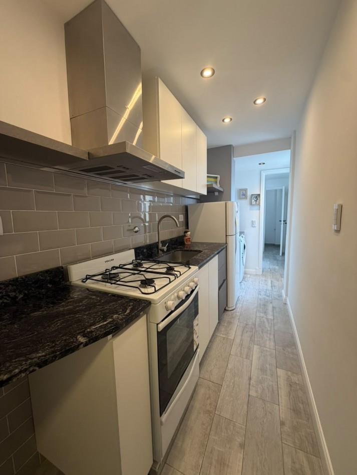 DEPARTAMENTO 2 AMBIENTES CON DEPENDENCIA Y BALCON SALIENTE A LA CALLE EN PLAZA COLON