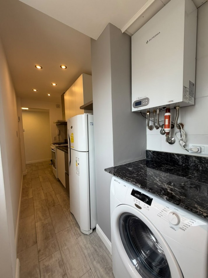 DEPARTAMENTO 2 AMBIENTES CON DEPENDENCIA Y BALCON SALIENTE A LA CALLE EN PLAZA COLON