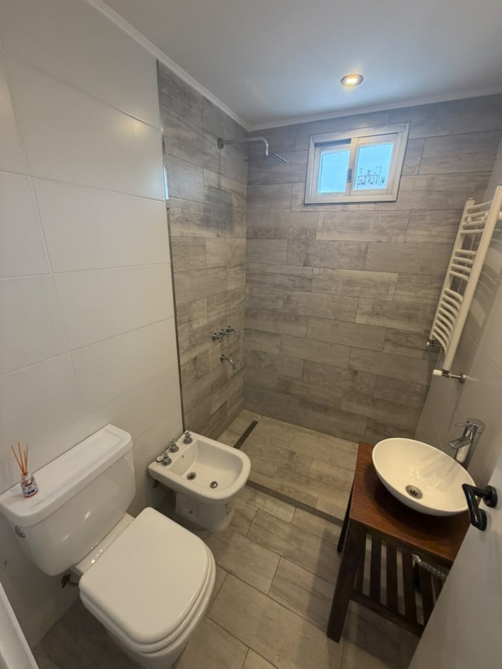 DEPARTAMENTO 2 AMBIENTES CON DEPENDENCIA Y BALCON SALIENTE A LA CALLE EN PLAZA COLON