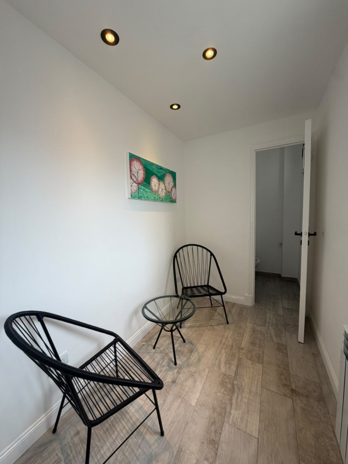 DEPARTAMENTO 2 AMBIENTES CON DEPENDENCIA Y BALCON SALIENTE A LA CALLE EN PLAZA COLON
