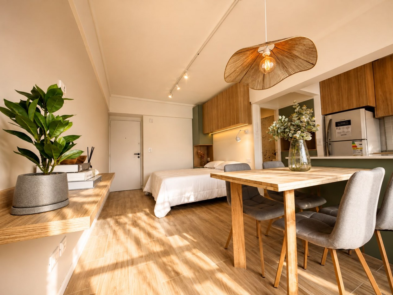 DEPARTAMENTO 1 AMBIENTE TOTALMENTE RECICLADO A LA CALLE CON BALCON SALIENTE EN ALDREY