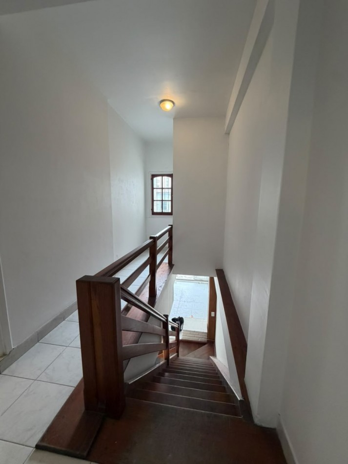  LOCAL COMERCIAL CON PATIO DE 138M2 EN LA PERLA, SIN EXPENSAS VENDE, PERMUTA Y ALQUILA